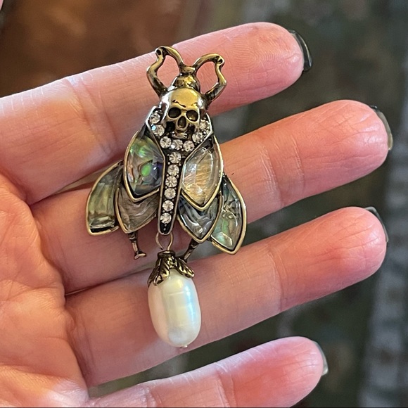 Abalone Moth Insect Brooch - Picture 3 of 9